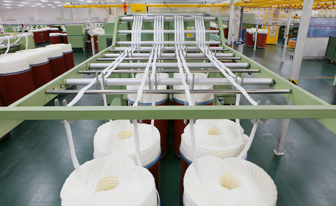 Simplex machine producing rovings for ring spinning.